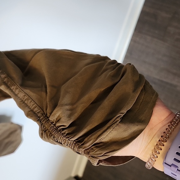 NWOT Thread & Supply M Olive softlightweight ruched ankle jogger pant - Picture 5 of 6